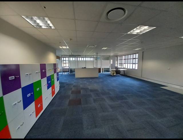 1,990M² OFFICE TO LET IN BRYANSTON